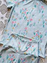 Load image into Gallery viewer, Spring floral stems
