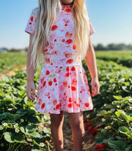 Load image into Gallery viewer, Spring strawberry
