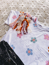 Load image into Gallery viewer, Spring smiley floral
